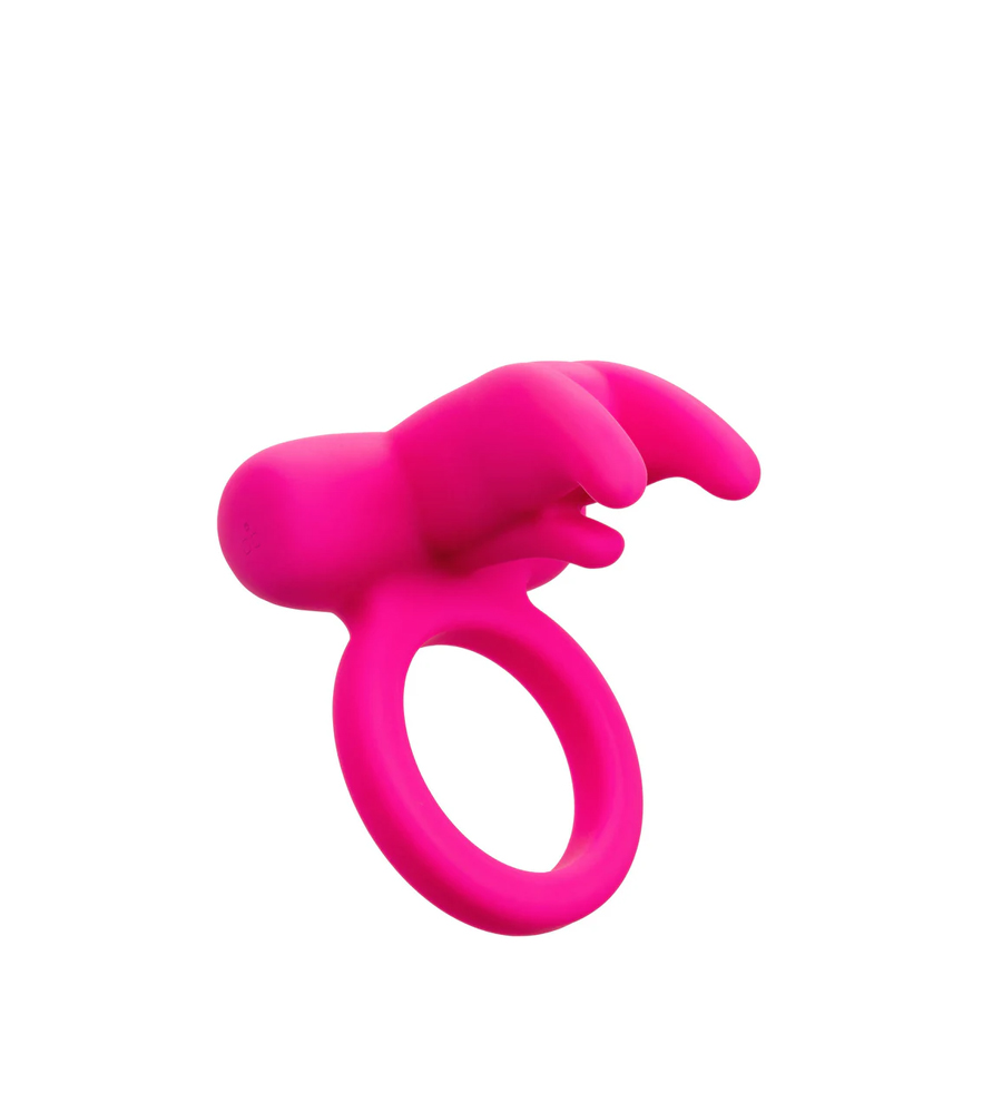 CalExotics Triple Clit Flicker Pink je vibrirajući silikonski penis prsten.