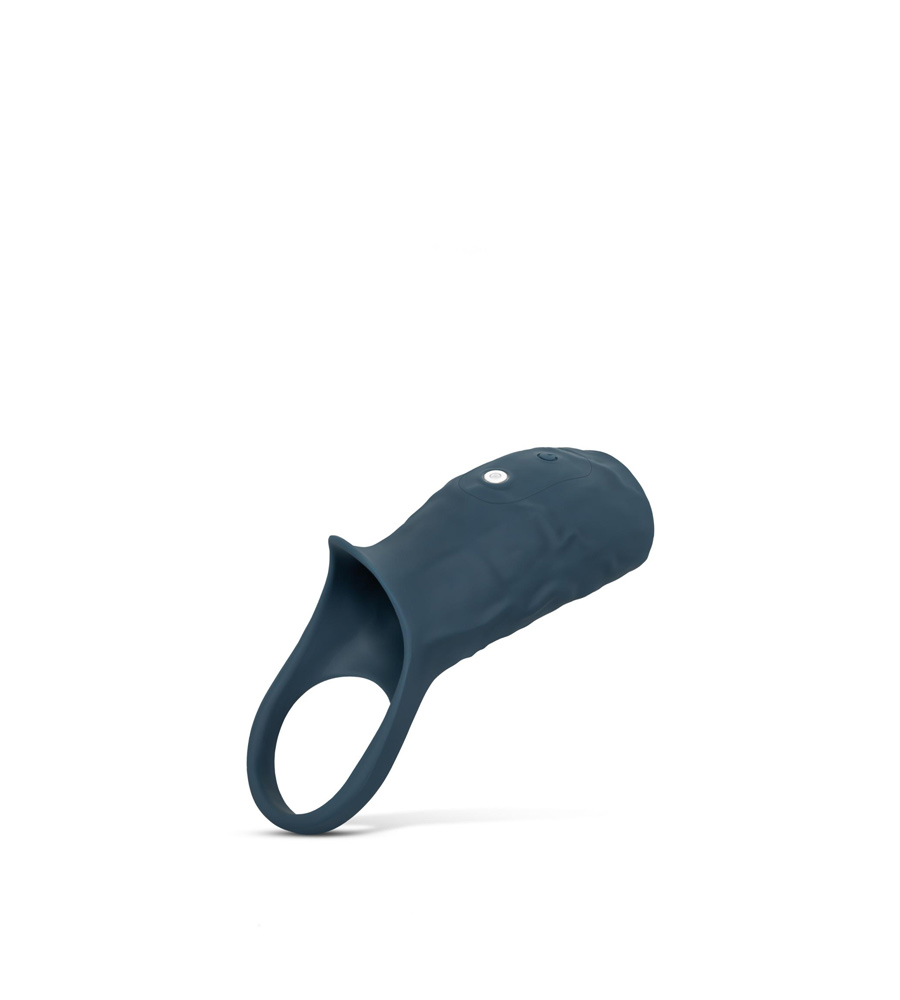 Boners Vibrating Penis Sleeve je vibrirajuća navlaka za penis s prstenom za testise. Podignite svoje intimno iskustvo na novu razinu uz ovu vibrirajuću navlaku za penis koja spaja čvrsto prianjanje, snažne vibracije i udobnost korištenja.